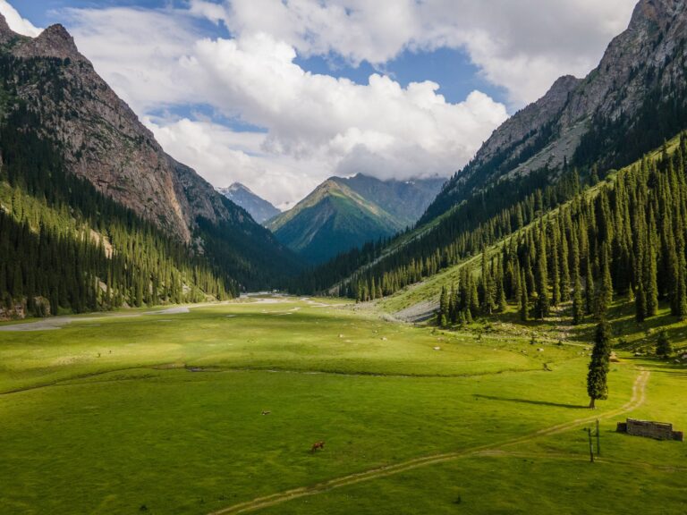1 Day – Trekking Tour to the Base of Peak Karakol