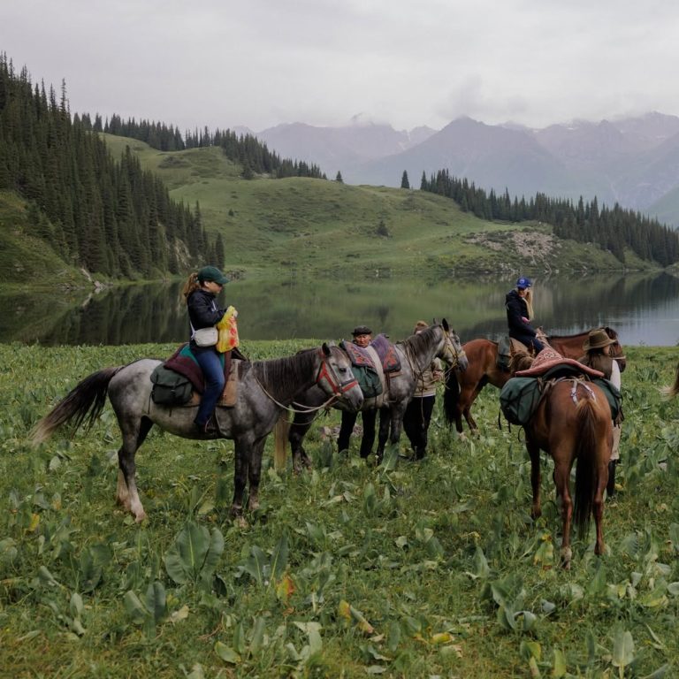 4-Day Boz-Uchuk & Altyn-Arashan via Ala-Köl Lake Horse Riding Tour in Kyrgyzstan