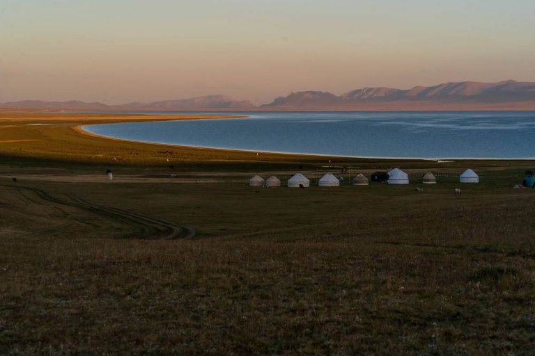 Kyrgyzstan Tour 4 Days – Son-Kol Lake + Kel-Suu Lake Adventure